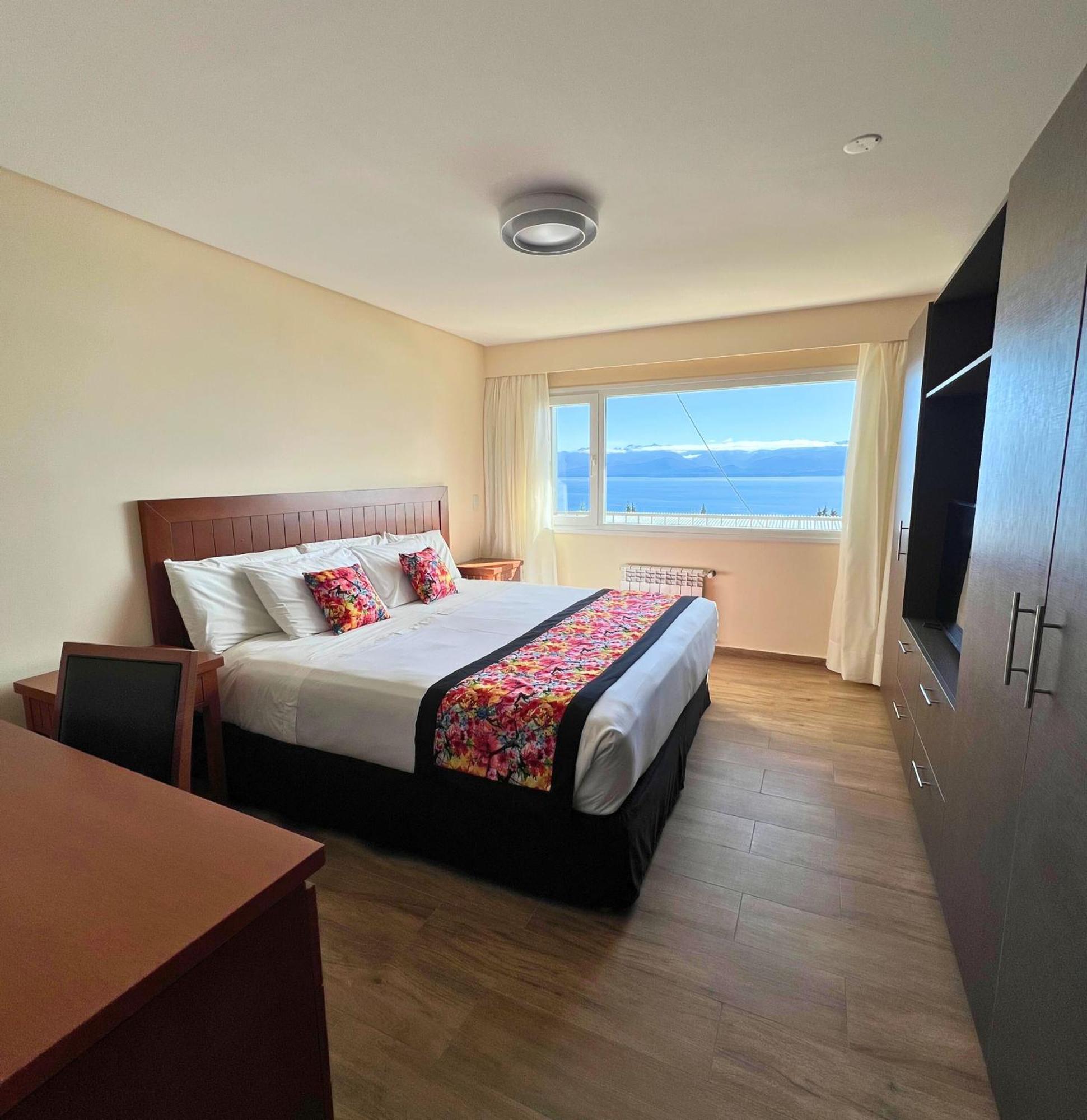 Huinid Pioneros Hotel San Carlos de Bariloche Zimmer foto
